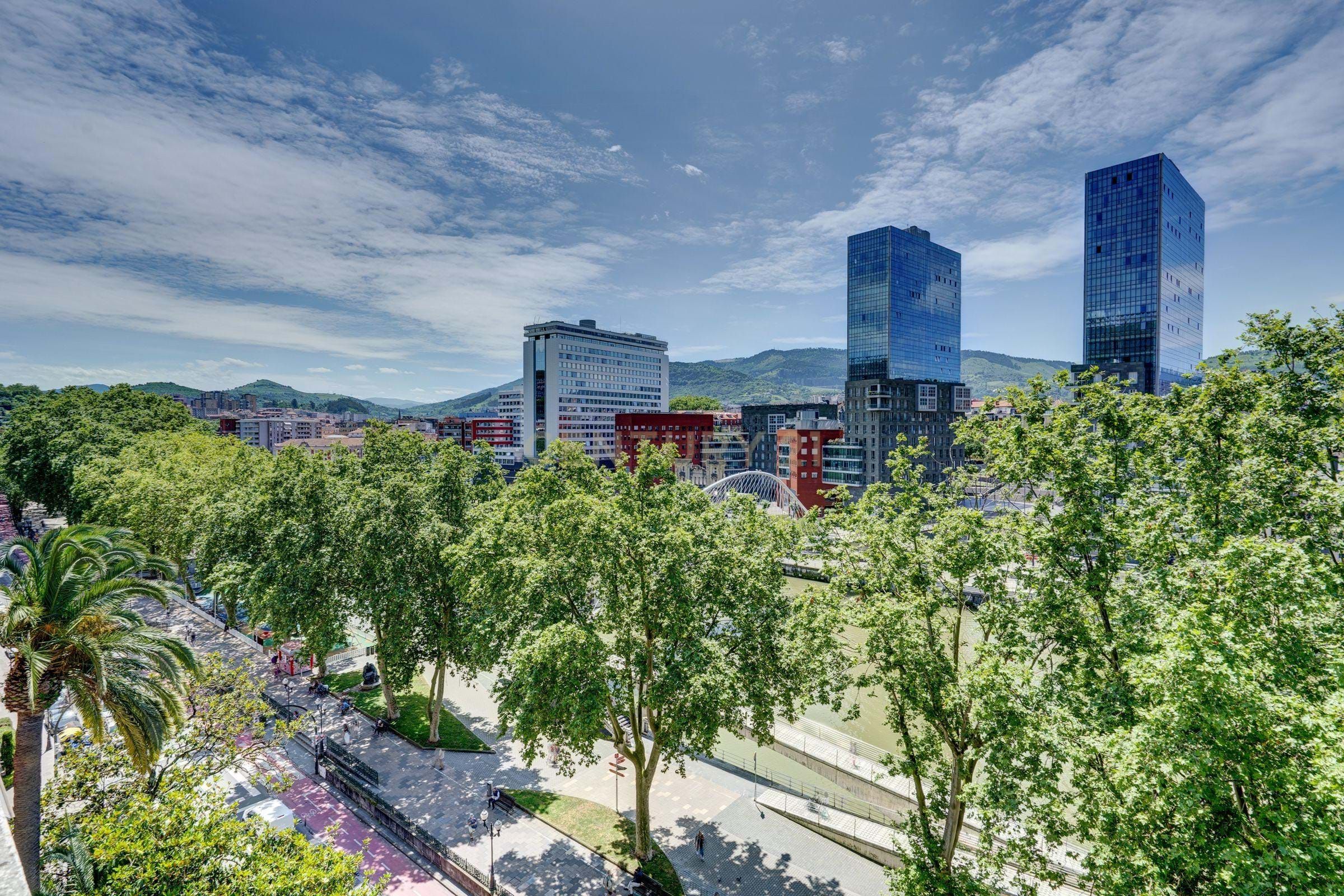 Vista exterior de Oficina en venta en Bilbao  con Terraza