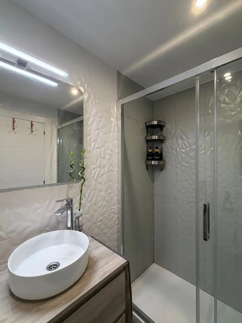 Badezimmer von Wohnung zur Miete in Gijón  mit Heizung, Terrasse und Balkon