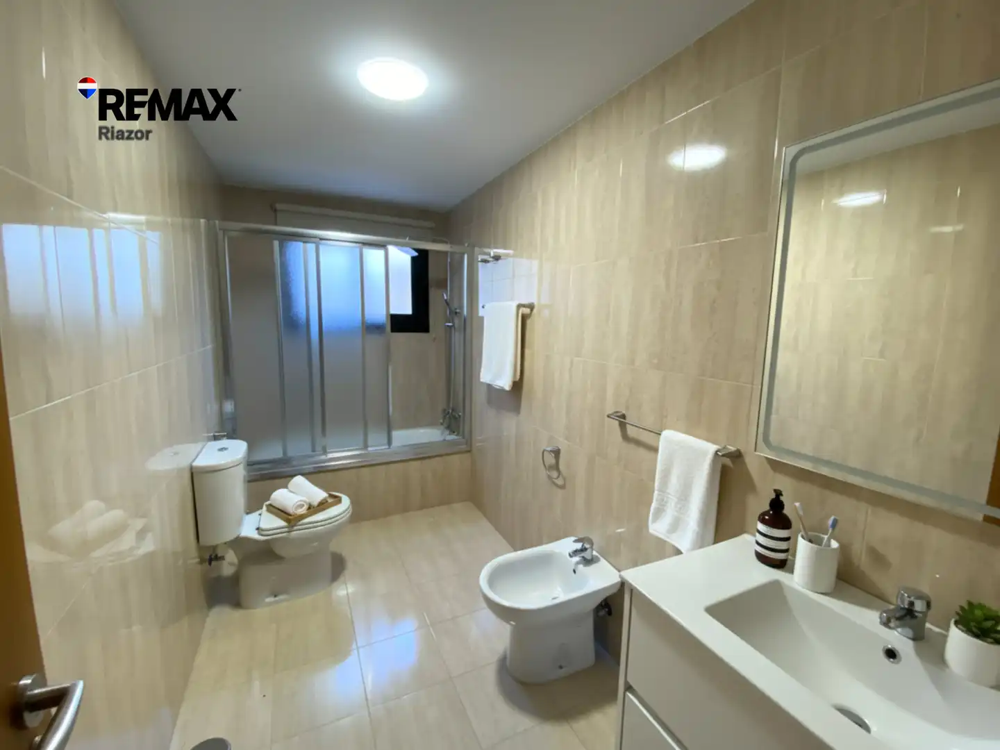Bathroom of Flat for sale in Lalín  with Heating, Parquet flooring and Storage room