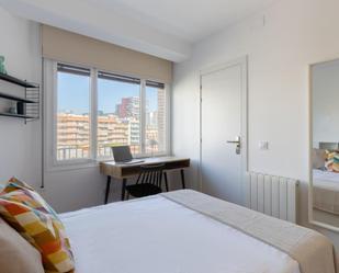 Bedroom of Apartment to share in  Barcelona Capital  with Air Conditioner