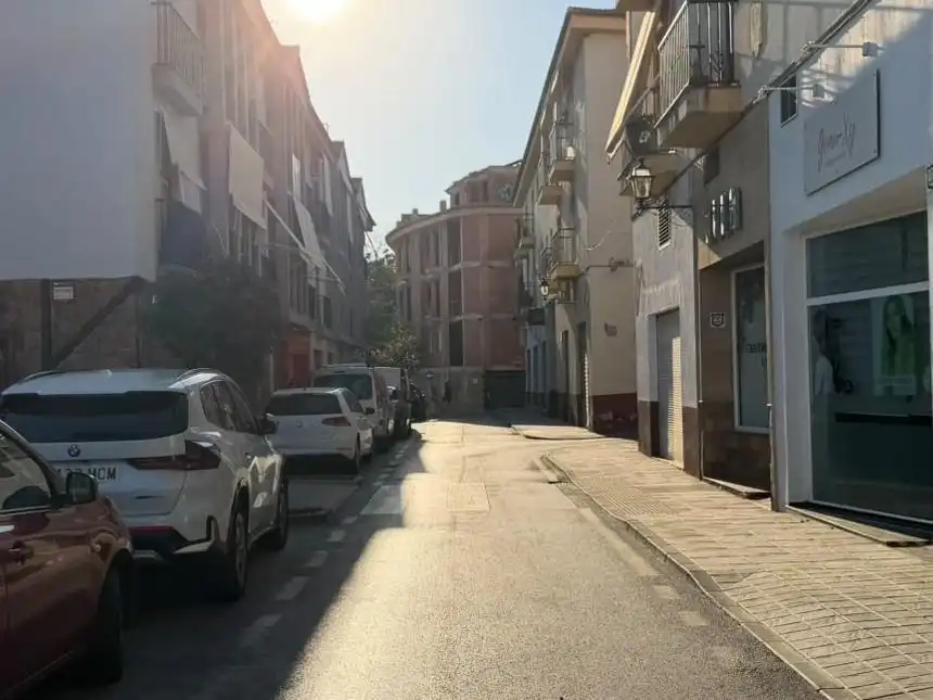 Vista exterior de Garatge en venda en La Zubia