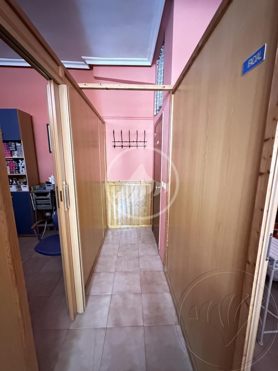 Premises for sale in Linares  with Air Conditioner