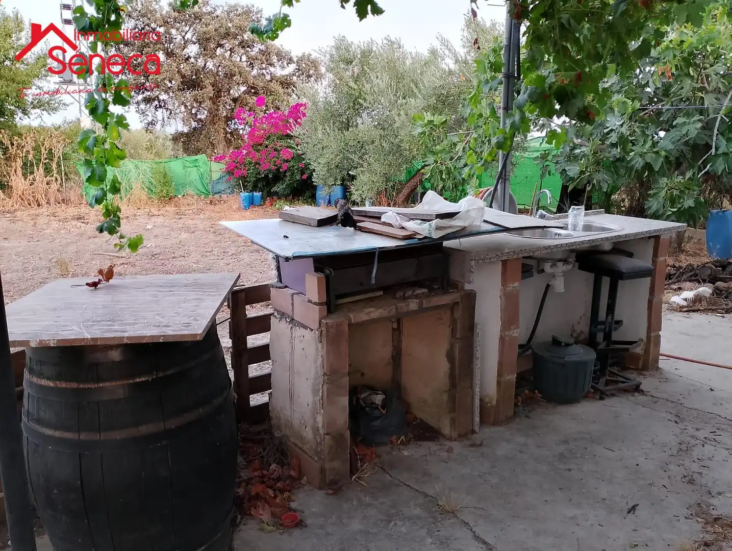 Garden of Houses for sale in Montoro  with Air Conditioner and Furnished