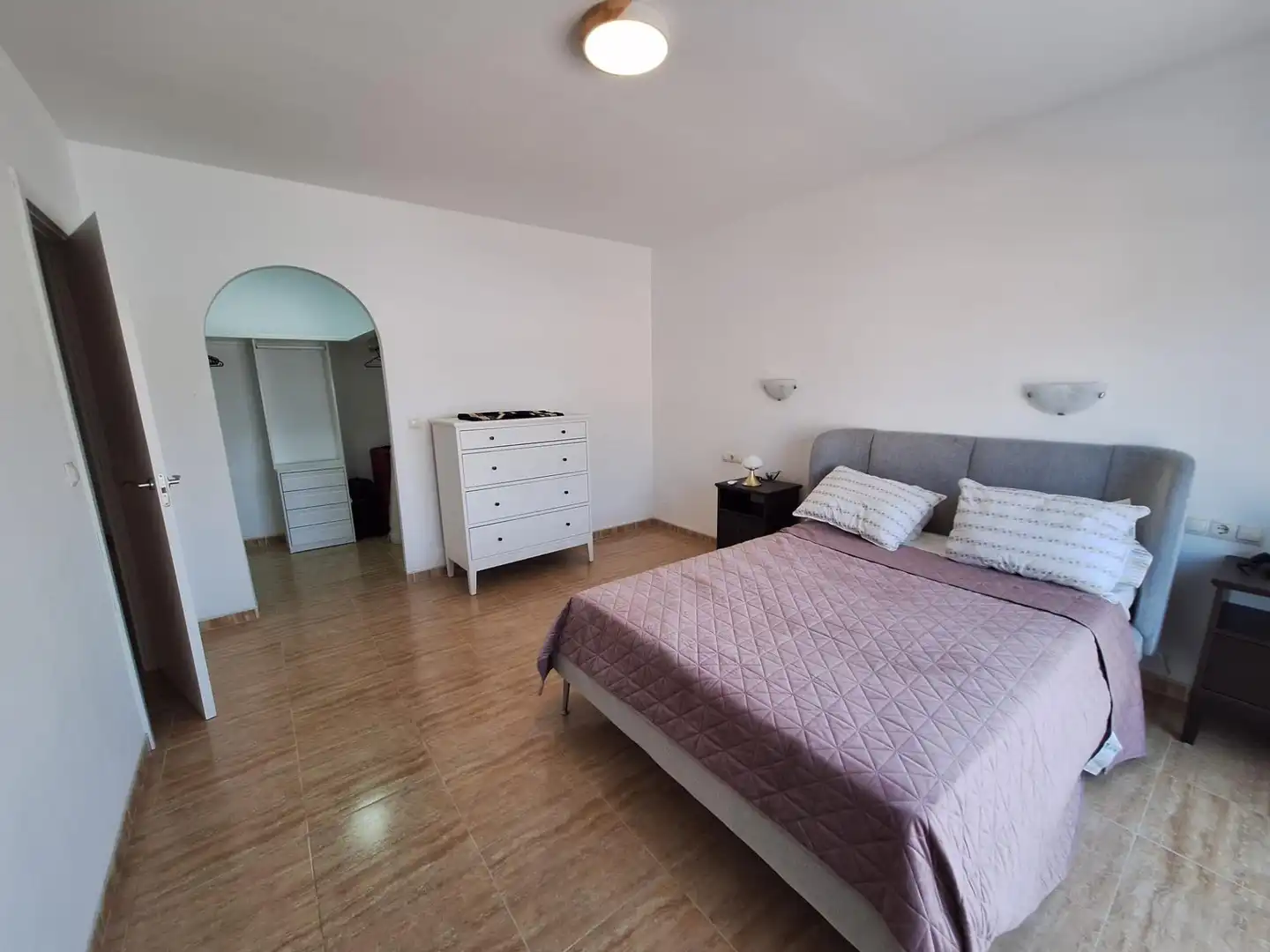 Dormitori de Casa adosada de lloguer en Fuengirola amb Terrassa, Traster i Piscina comunitària