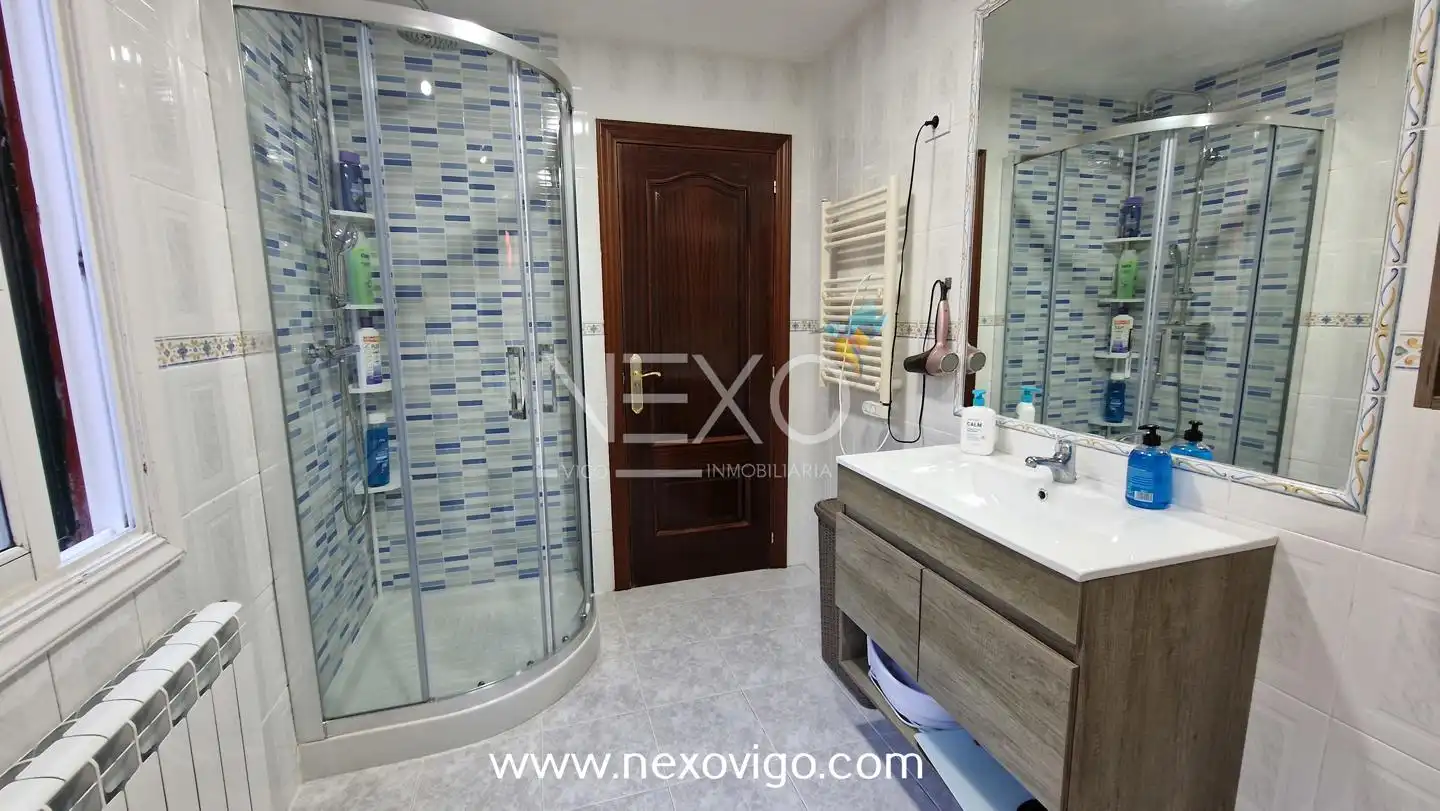 Baño de Casa o chalet en venta en Cangas  con Calefacción, Jardín privado y Piscina