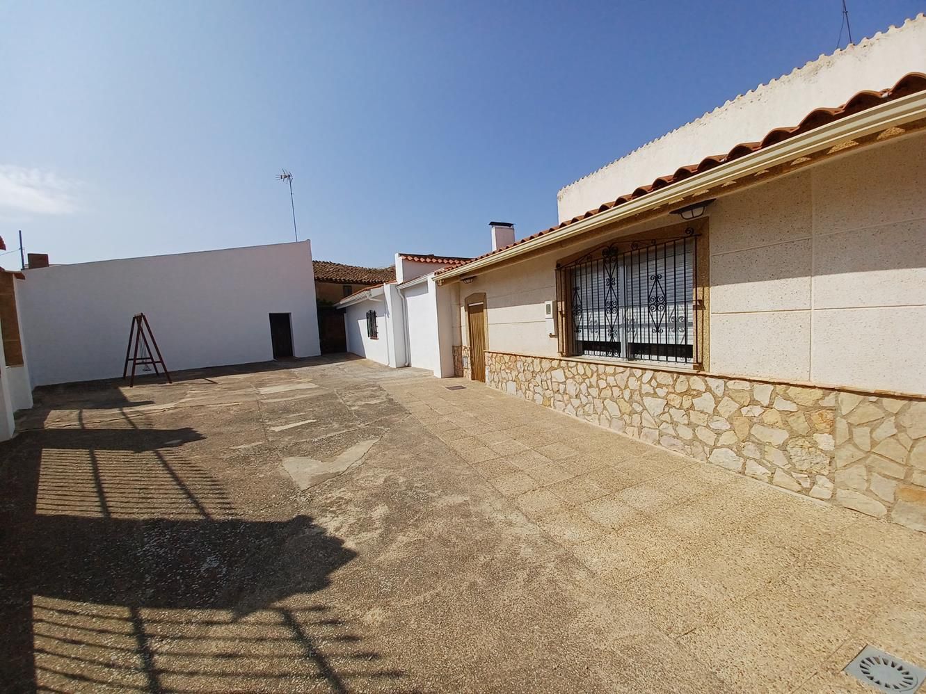 Exterior view of House or chalet for sale in Minaya  with Heating, Private garden and Storage room