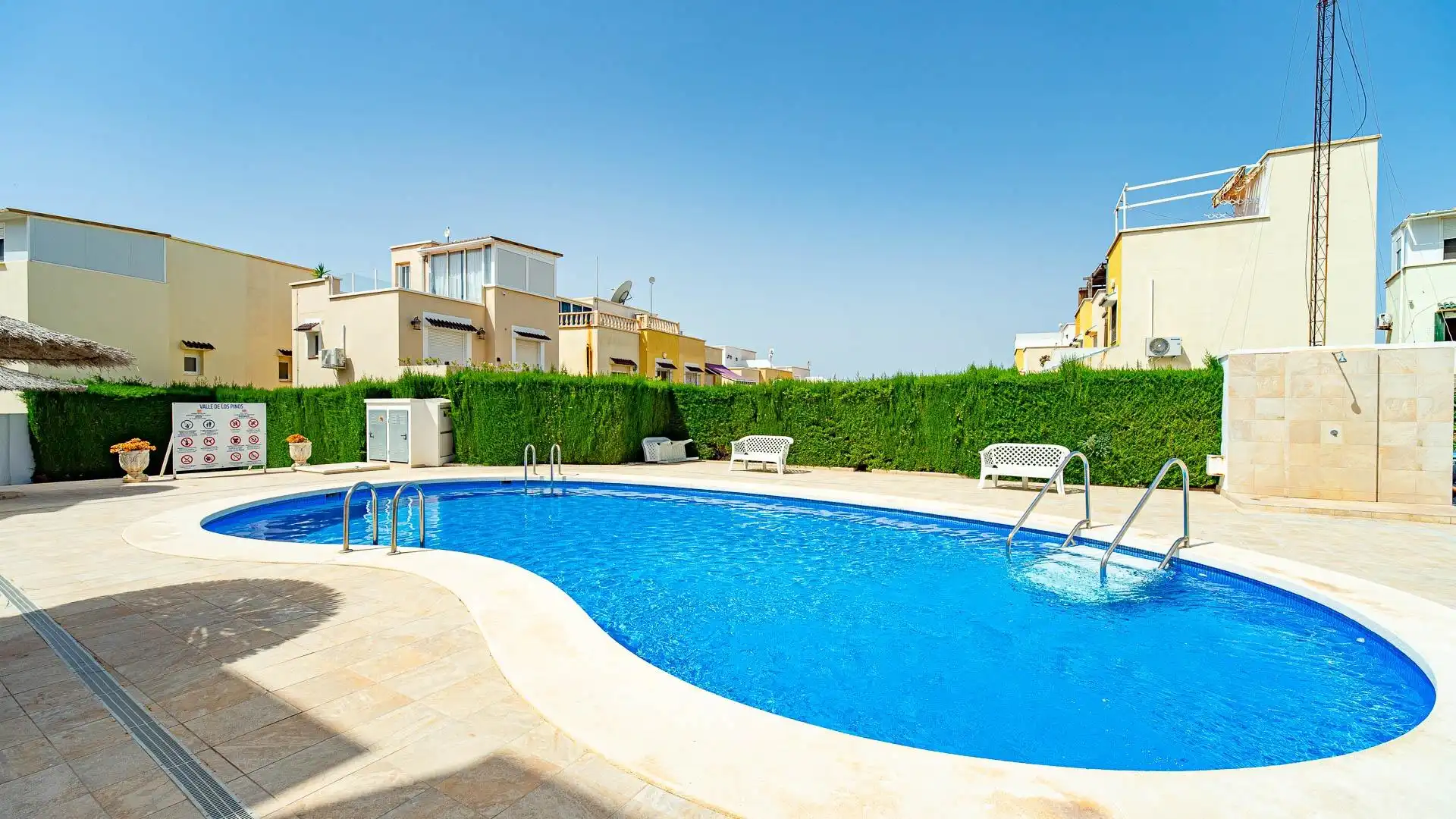 Piscina de Casa adosada en venta en Orihuela con Aire acondicionado, Calefacción y Jardín privado