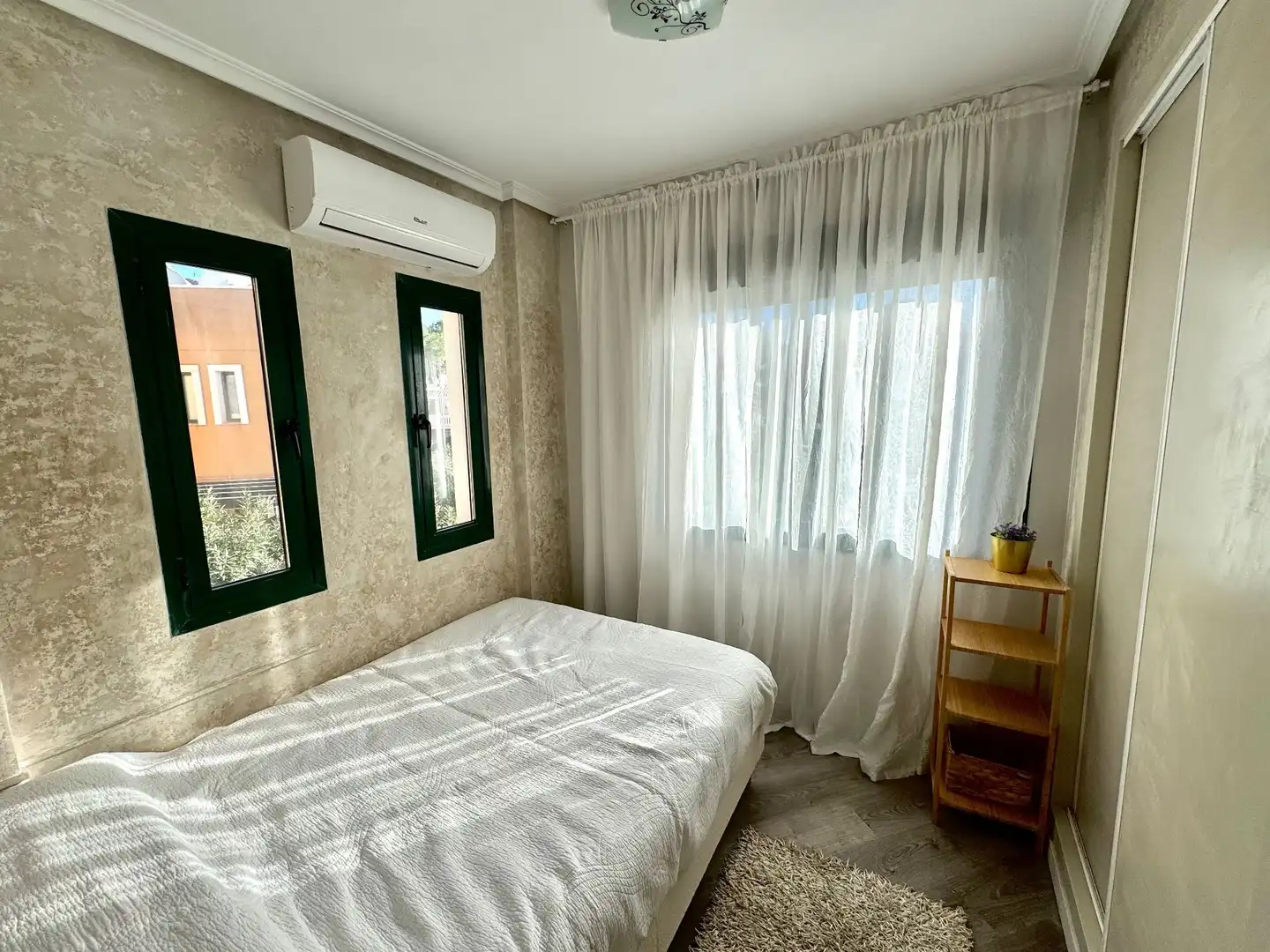 Dormitori de Casa o xalet de lloguer en Torrevieja amb Aire condicionat, Terrassa i Moblat
