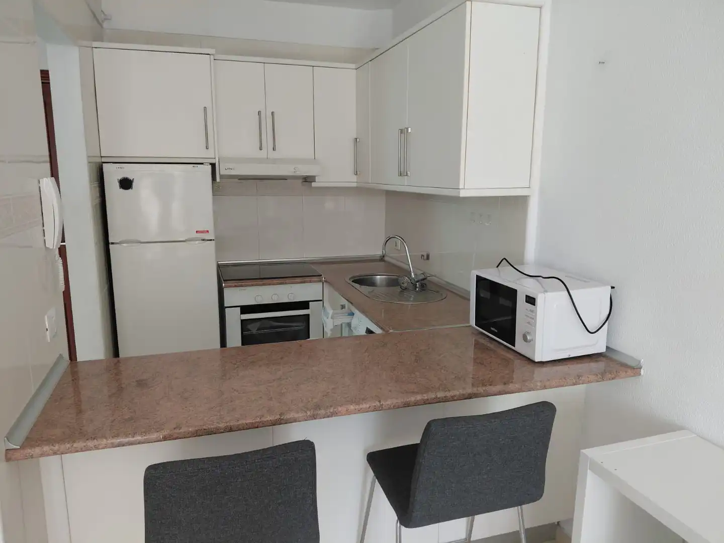 Cocina de Apartamento de alquiler en Candelaria con Amueblado, Horno y Lavadora