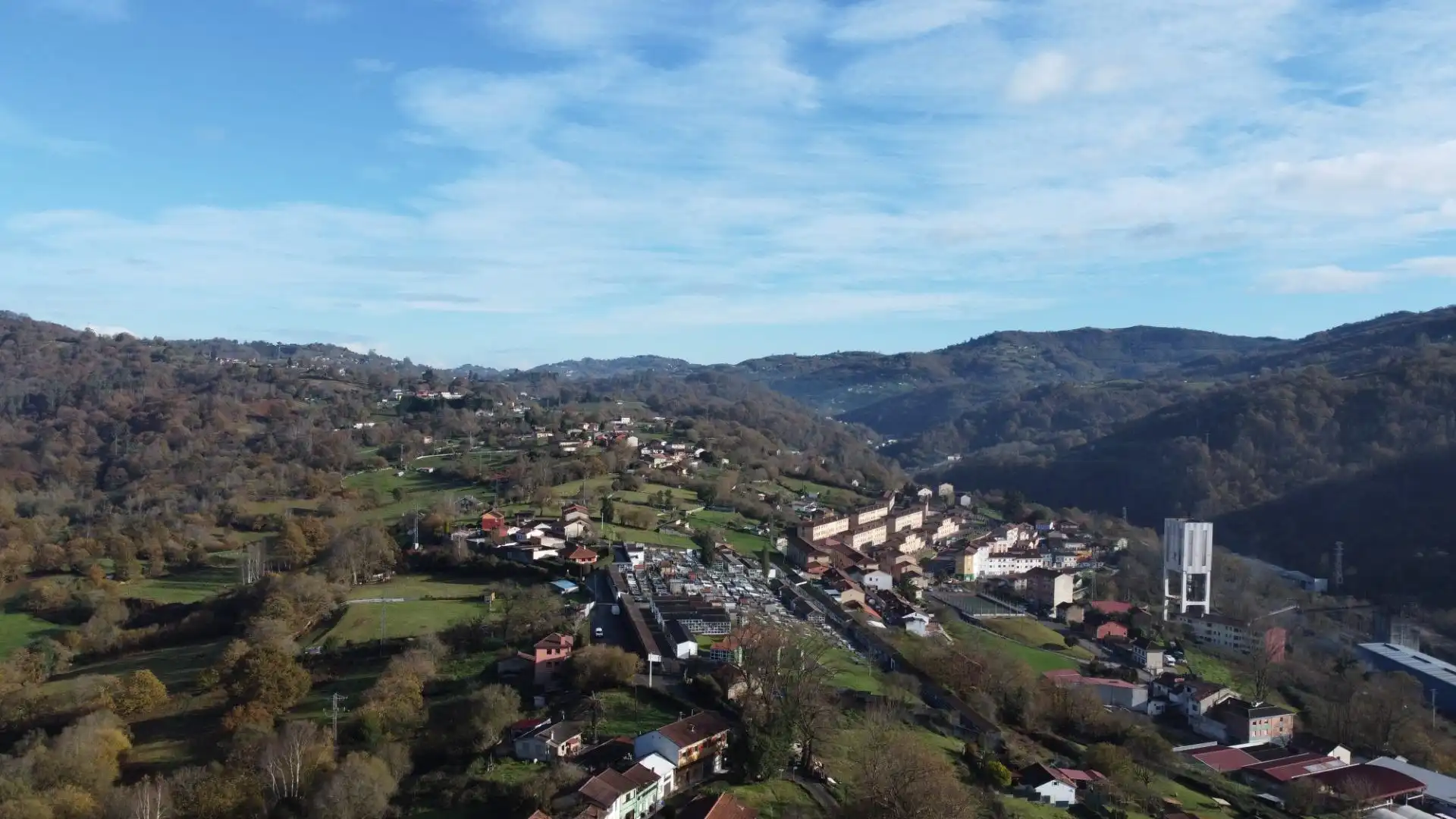 Vista exterior de Casa o xalet en venda en Langreo amb Calefacció, Jardí privat i Terrassa