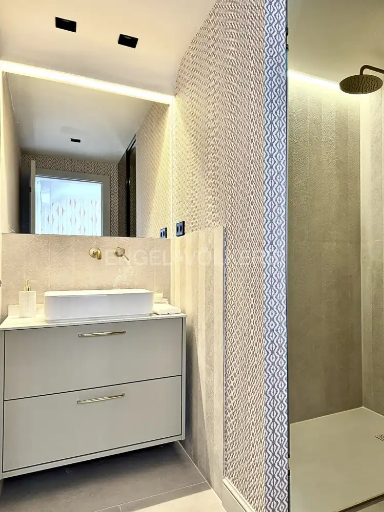 Bathroom of Attic for sale in Madrid  with Air Conditioner, Heating and Terrace