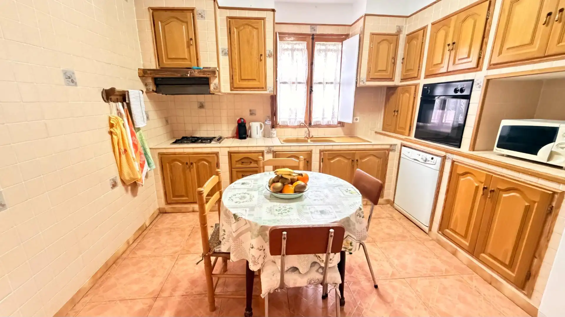 Kitchen of Houses for sale in Elche / Elx  with Heating, Private garden and Storage room