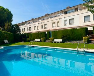 Piscina de Casa adosada en venda en Castell-Platja d'Aro amb Calefacció, Terrassa i Piscina comunitària