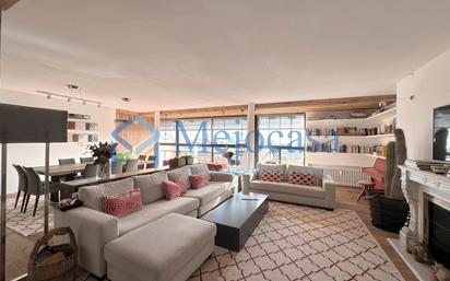 Living room of Flat for sale in  Madrid Capital  with Air Conditioner, Heating and Parquet flooring