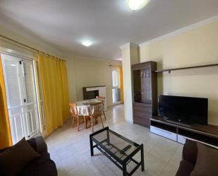 Sala d'estar de Apartament de lloguer en Granadilla de Abona amb Aire condicionat i Balcó