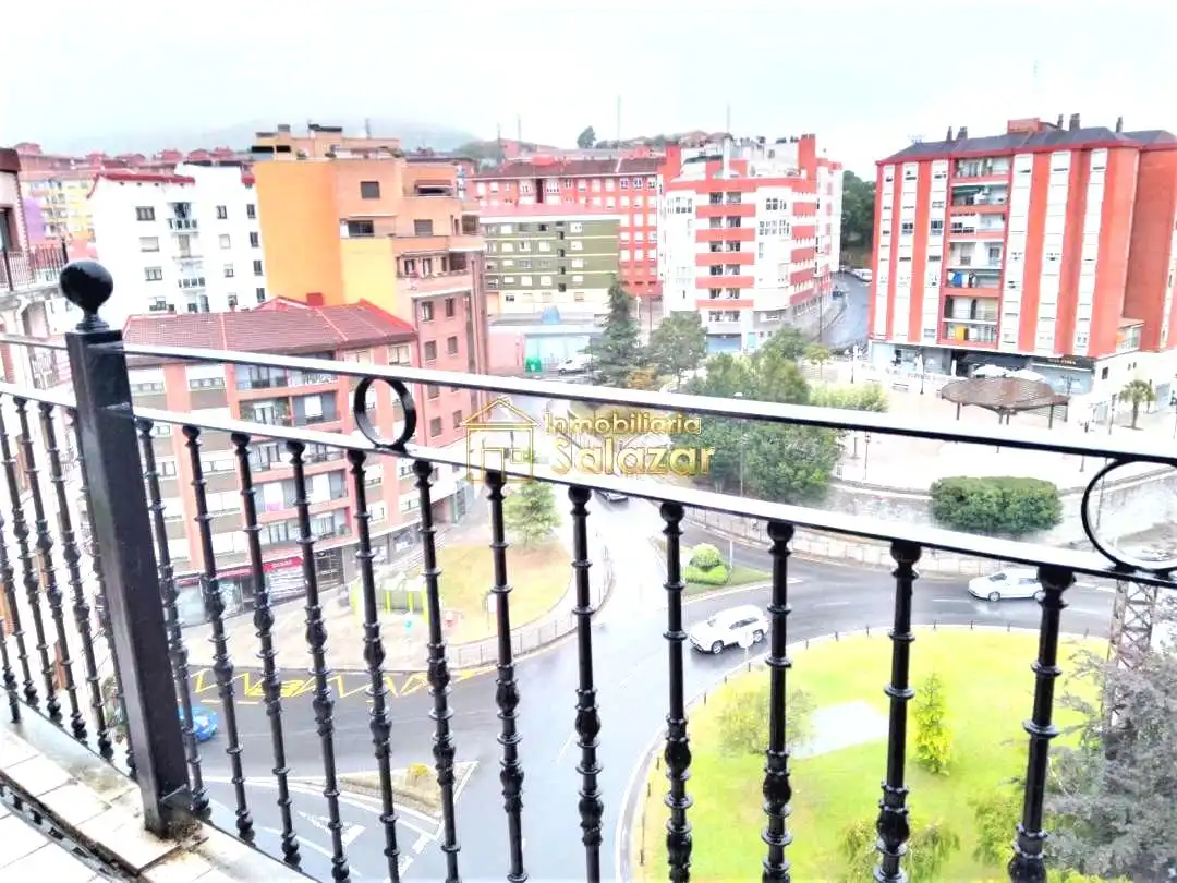 Vista exterior de Piso en venta en Santurtzi  con Calefacción, Terraza y Trastero