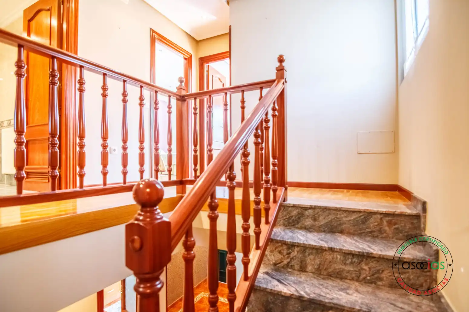 Casa adosada en venta en Grado con Calefacción, Jardín privado y Parquet