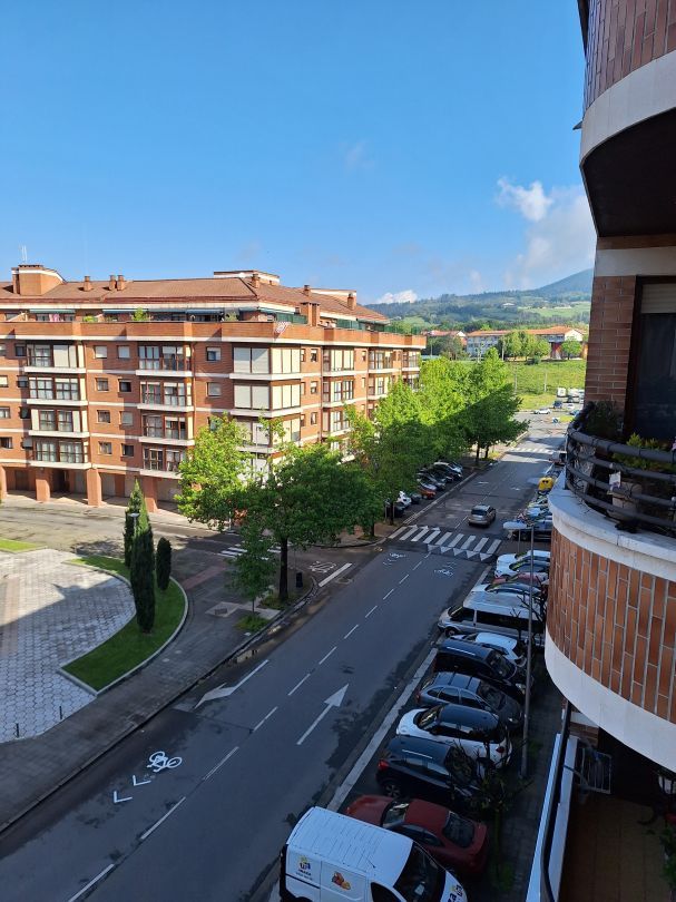 Vista exterior de Pis en venda en Durango amb Calefacció i Moblat