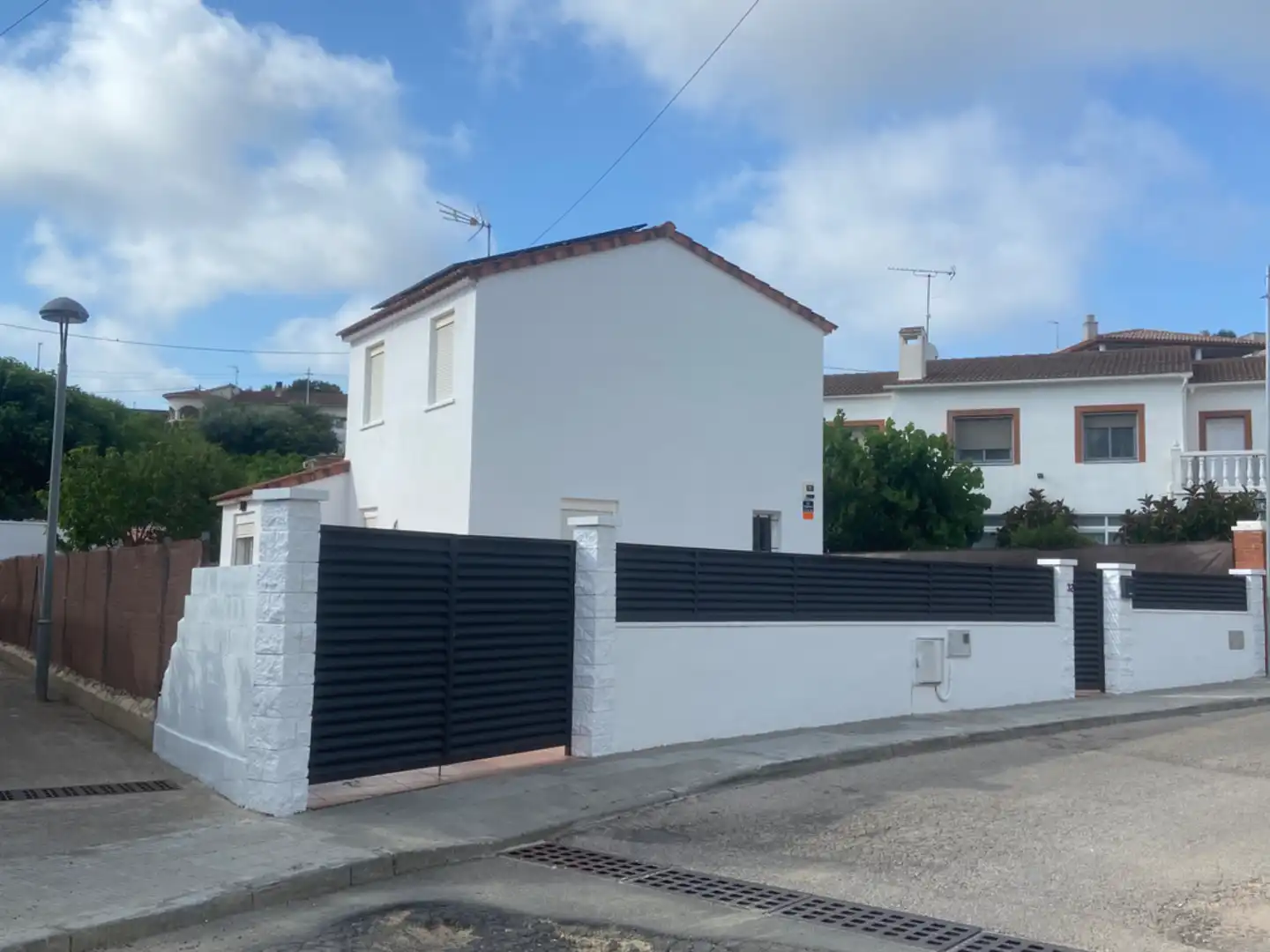Vista exterior de Casa o xalet en venda en Calafell amb Aire condicionat, Calefacció i Jardí privat