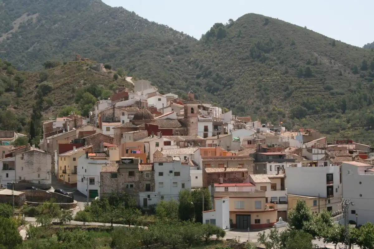 Casa adosada en venta en Calle Larga, Chóvar