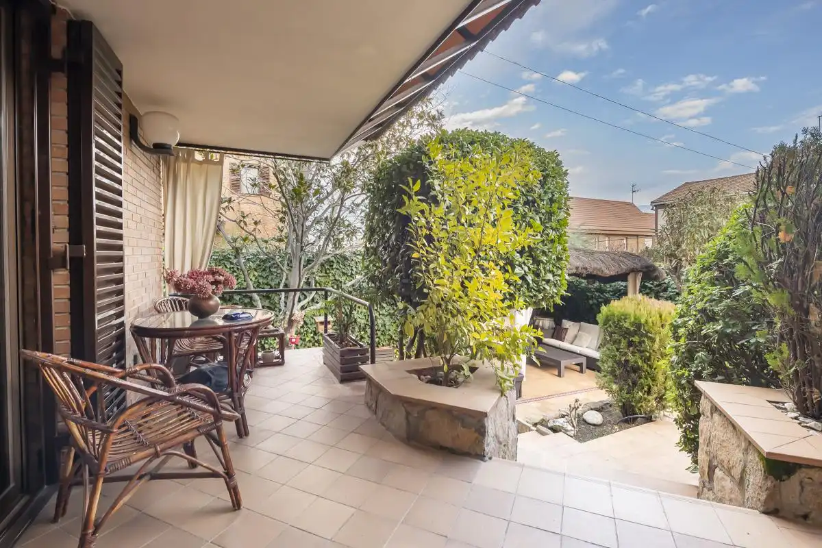 Terraza de Casa adosada en venta en Madrid con Aire acondicionado, Calefacción y Jardín privado