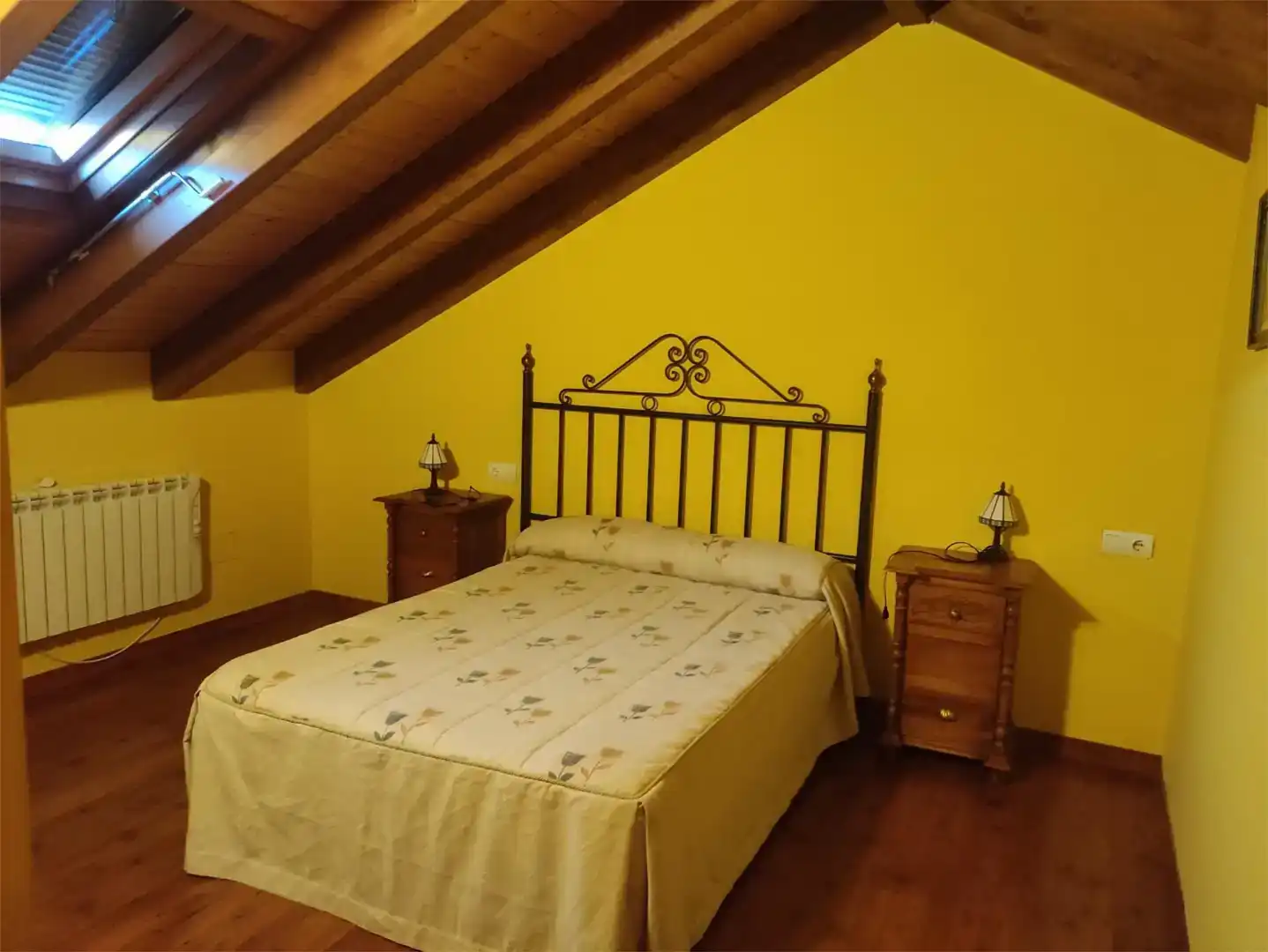 Habitación de Casa adosada en venta en Igüeña con Amueblado