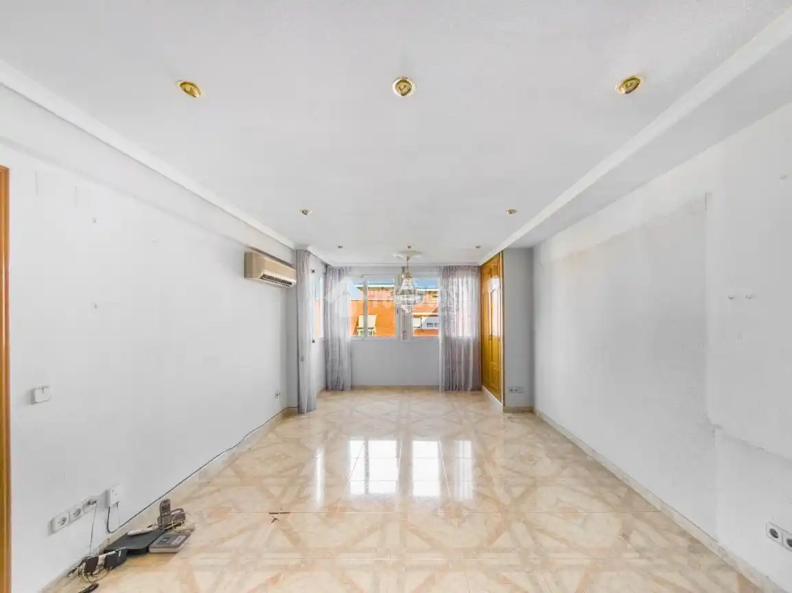 Piso en venta en Madrid con Aire acondicionado, Calefacción y Balcón