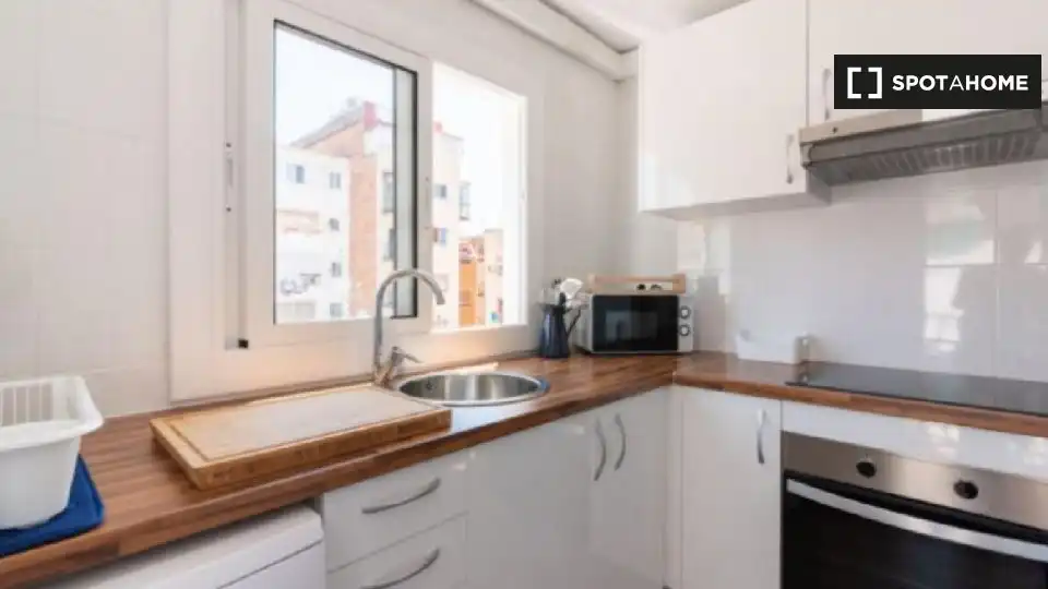 Cocina de Piso para compartir en L'Hospitalet de Llobregat con Aire acondicionado, Calefacción y Amueblado
