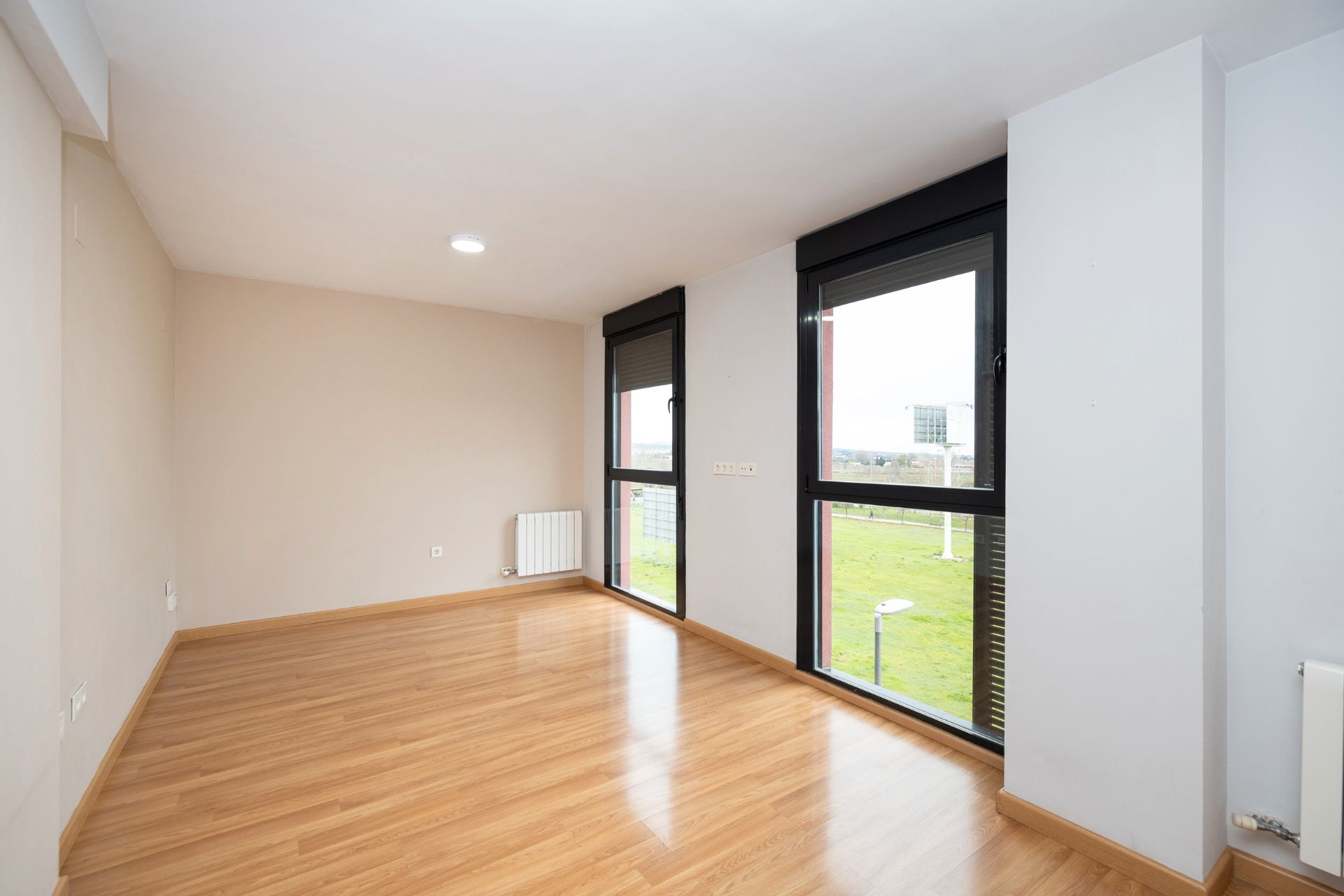 Dormitori de Pis de lloguer en  Granada Capital amb Aire condicionat, Calefacció i Parquet