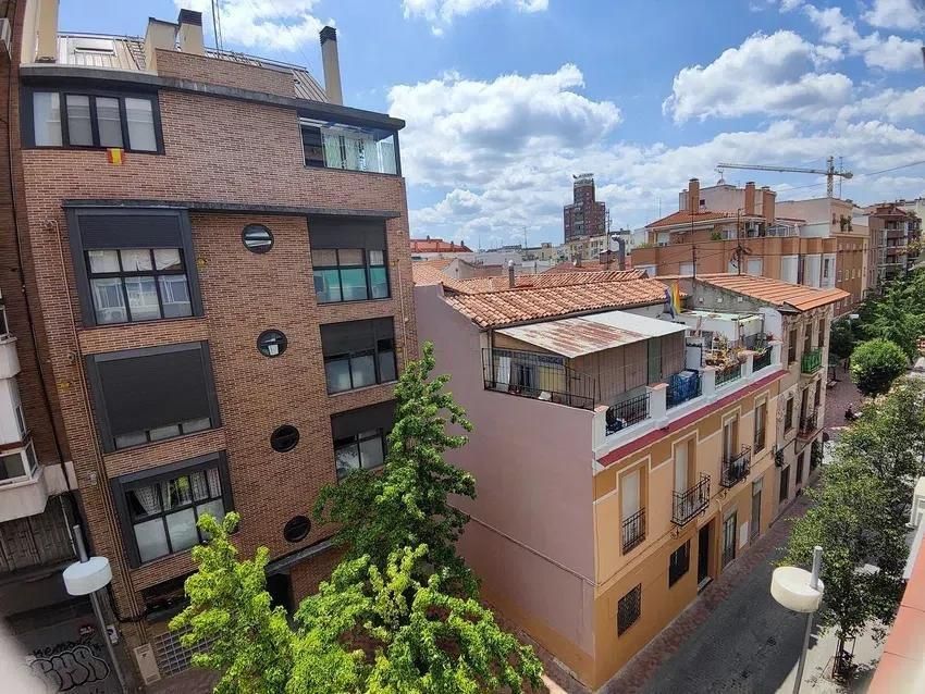 Vista exterior de Apartament de lloguer en  Madrid Capital amb Aire condicionat, Calefacció i Moblat