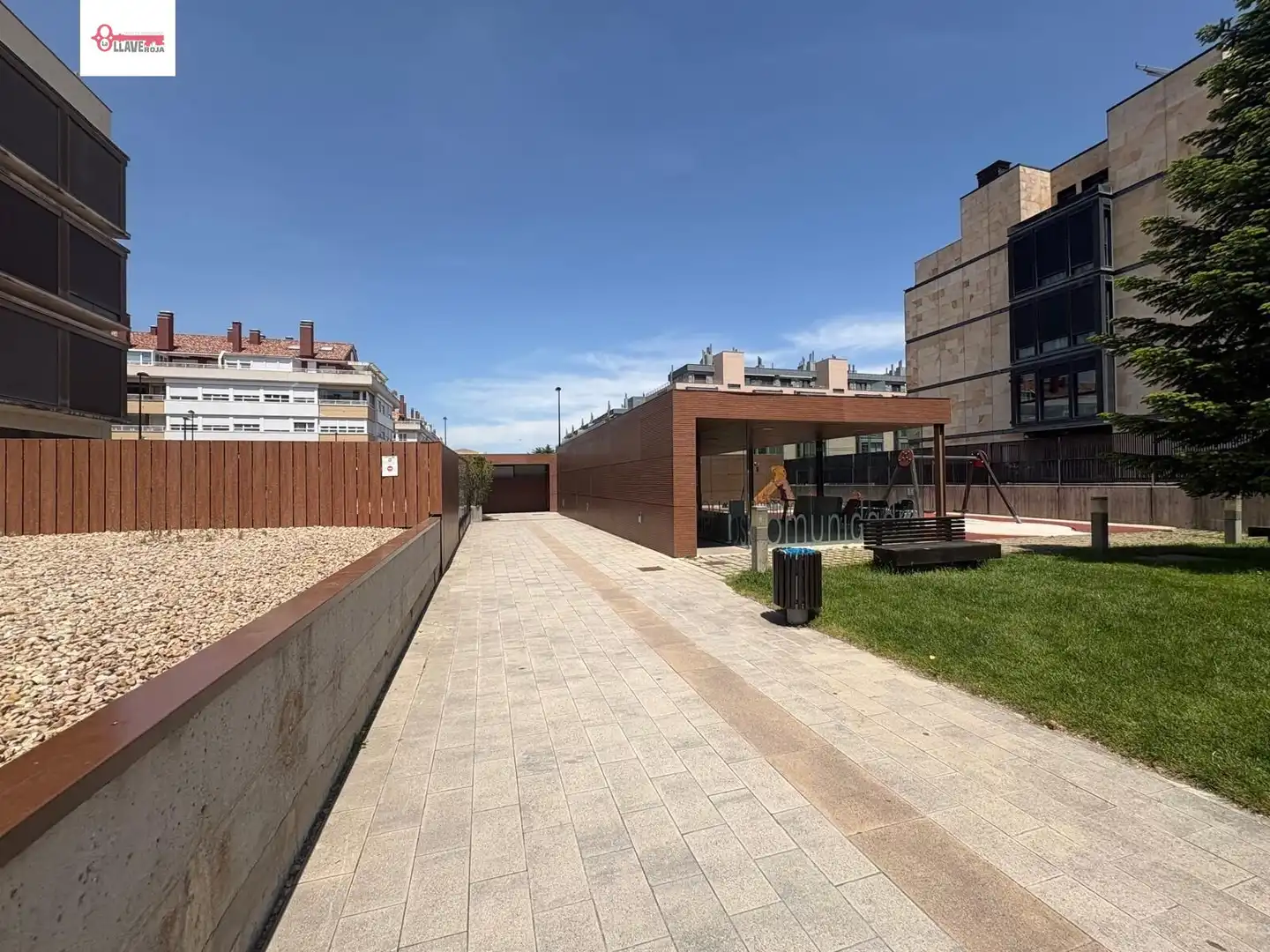 Vista exterior de Apartament en venda en Burgos amb Calefacció, Traster i Piscina comunitària