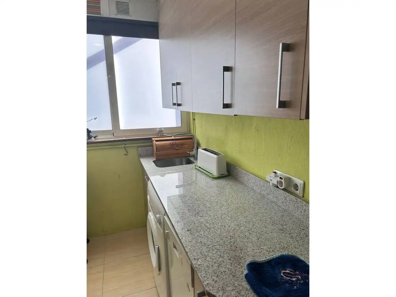 Cocina de Piso de alquiler en Girona con Calefacción, Amueblado y Balcón