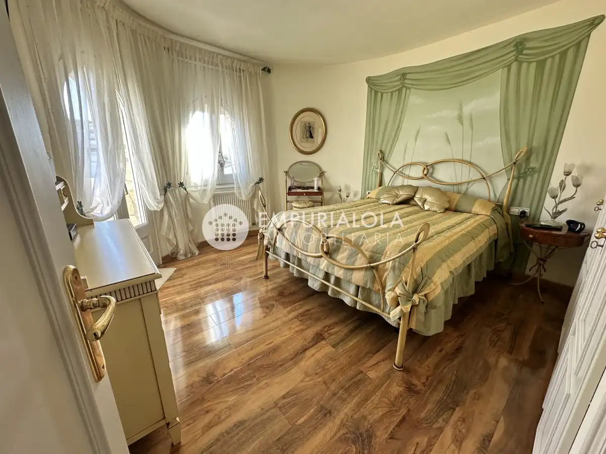 Dormitori de Casa o xalet en venda en Empuriabrava amb Aire condicionat, Jardí privat i Piscina
