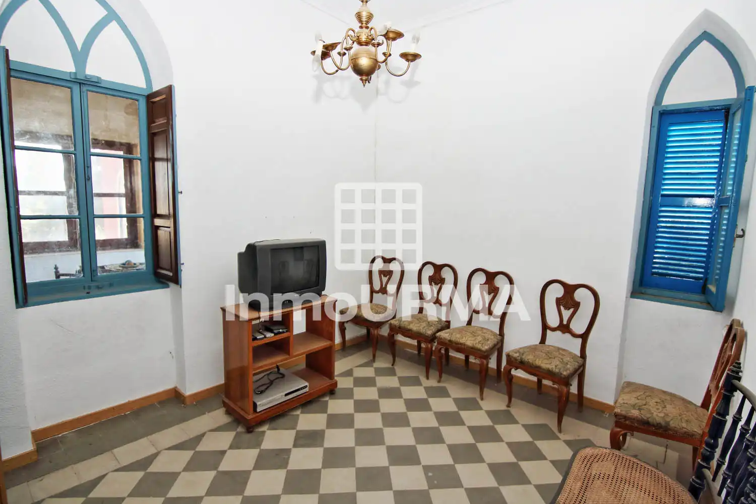Sala d'estar de Casa o xalet en venda en Elda amb Jardí privat