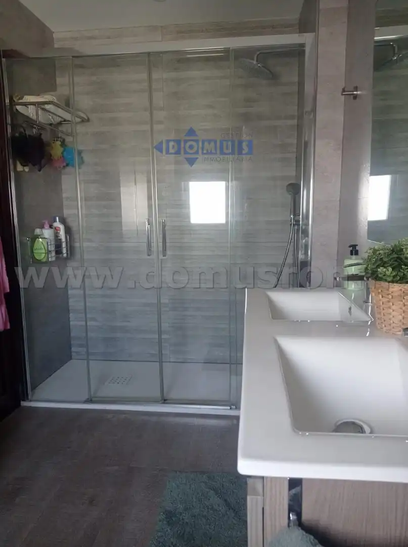 Baño de Piso en venta en Ronda con Aire acondicionado, Calefacción y Amueblado