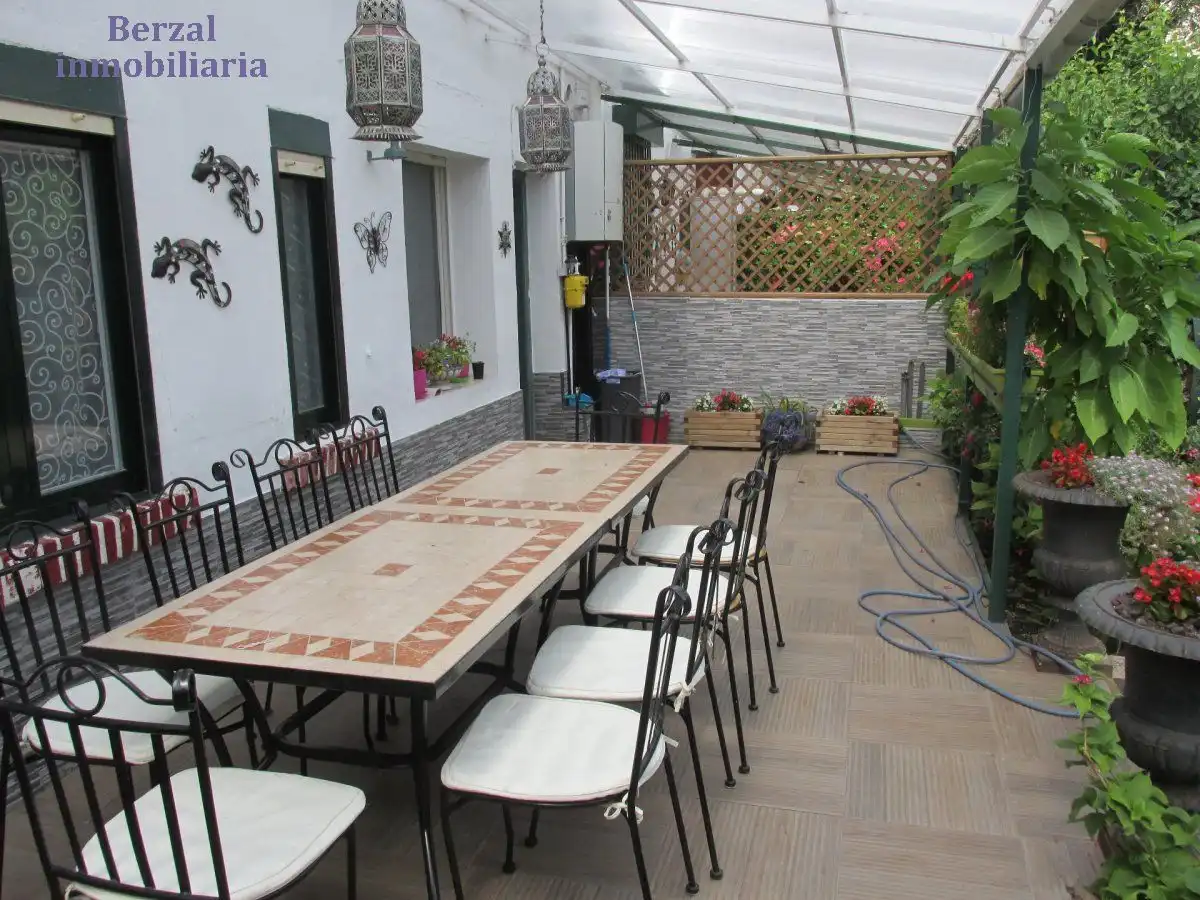 Terrassa de Casa o xalet en venda en  Logroño amb Calefacció, Jardí privat i Terrassa