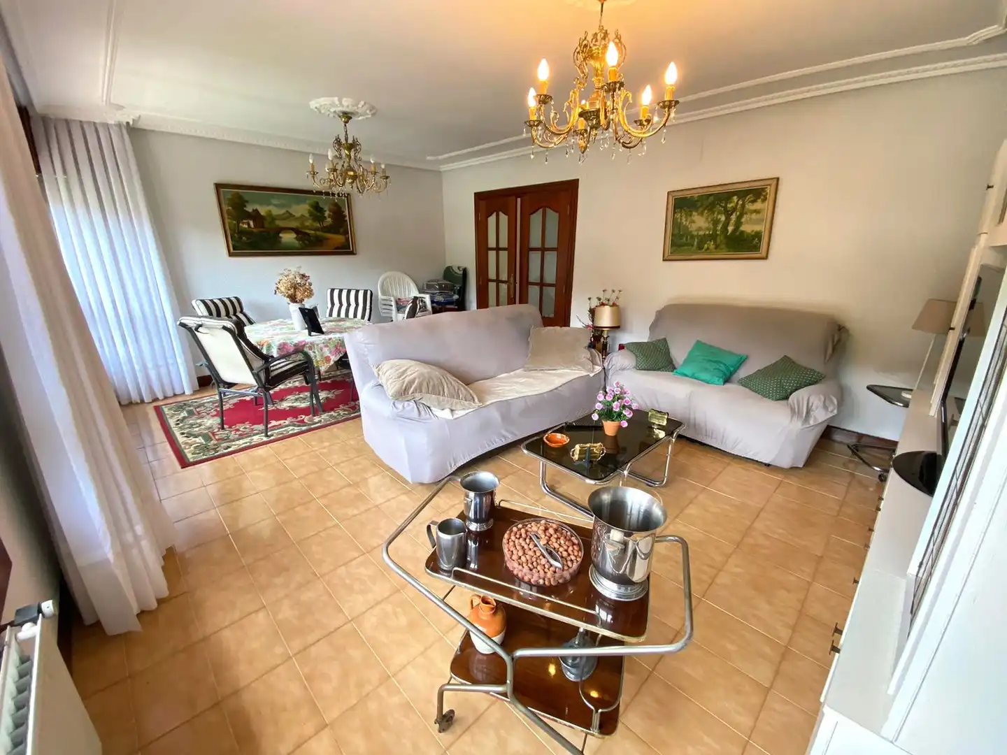 Sala d'estar de Casa o xalet en venda en Castro-Urdiales amb Calefacció, Jardí privat i Parquet