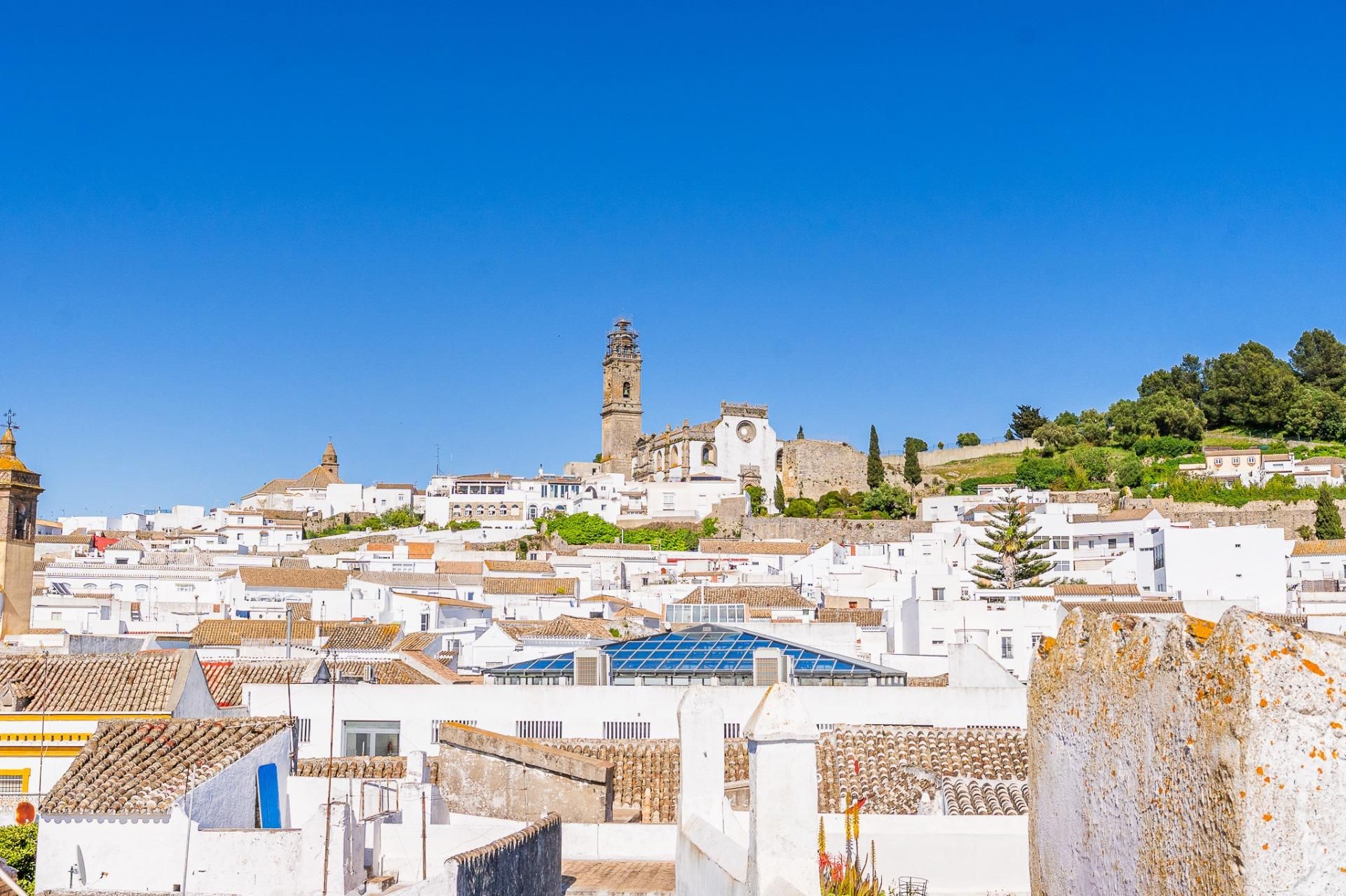 Vista exterior de Casa o xalet en venda en Medina-Sidonia amb Terrassa, Traster i Balcó