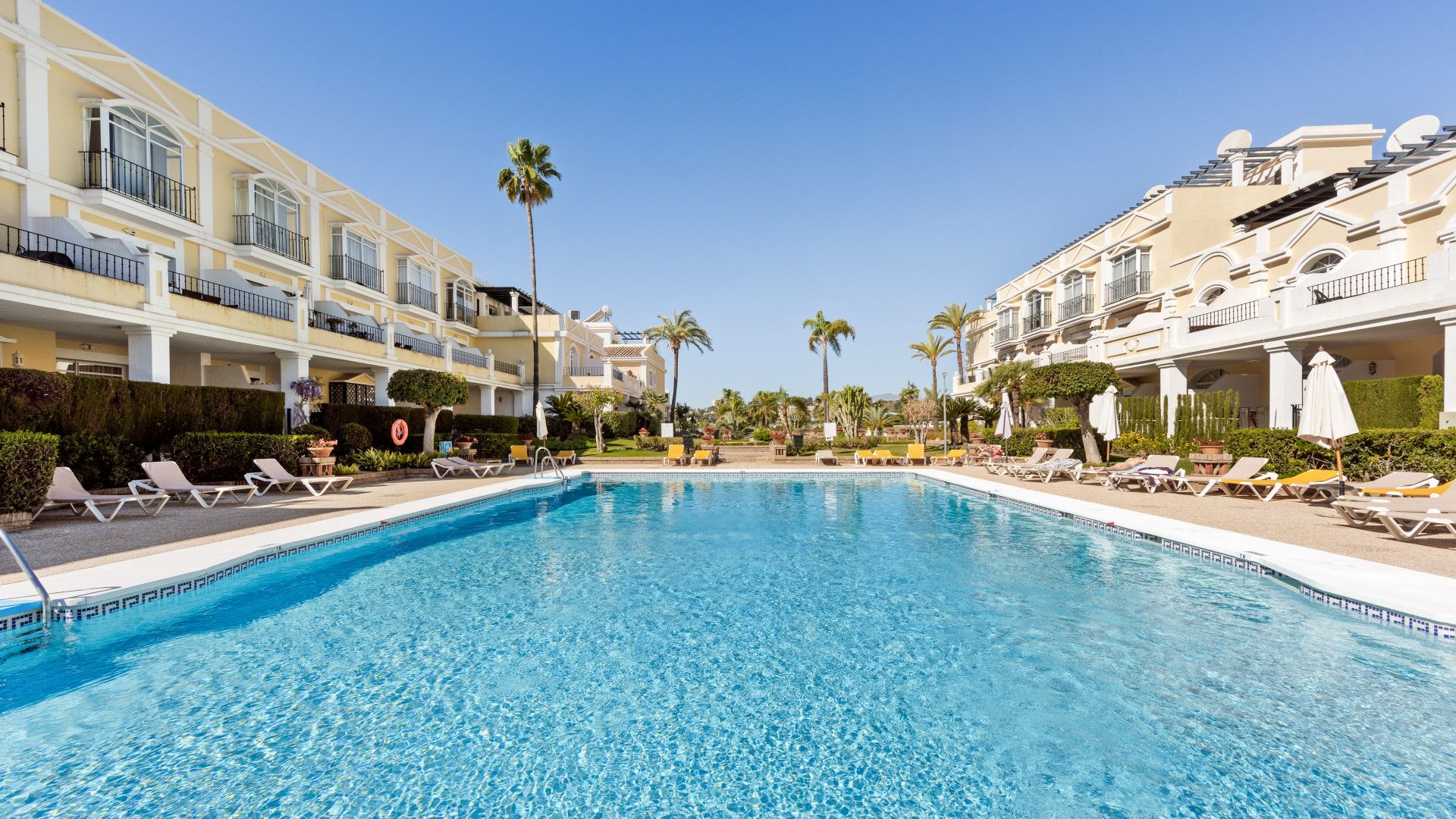 Swimming pool of Apartment for sale in Marbella  with Air Conditioner, Terrace and Swimming Pool