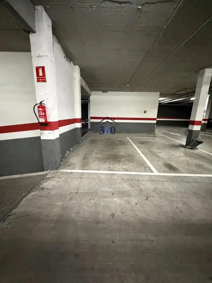 Parking de Piso en venta en Cáceres con Aire acondicionado, Terraza y Amueblado