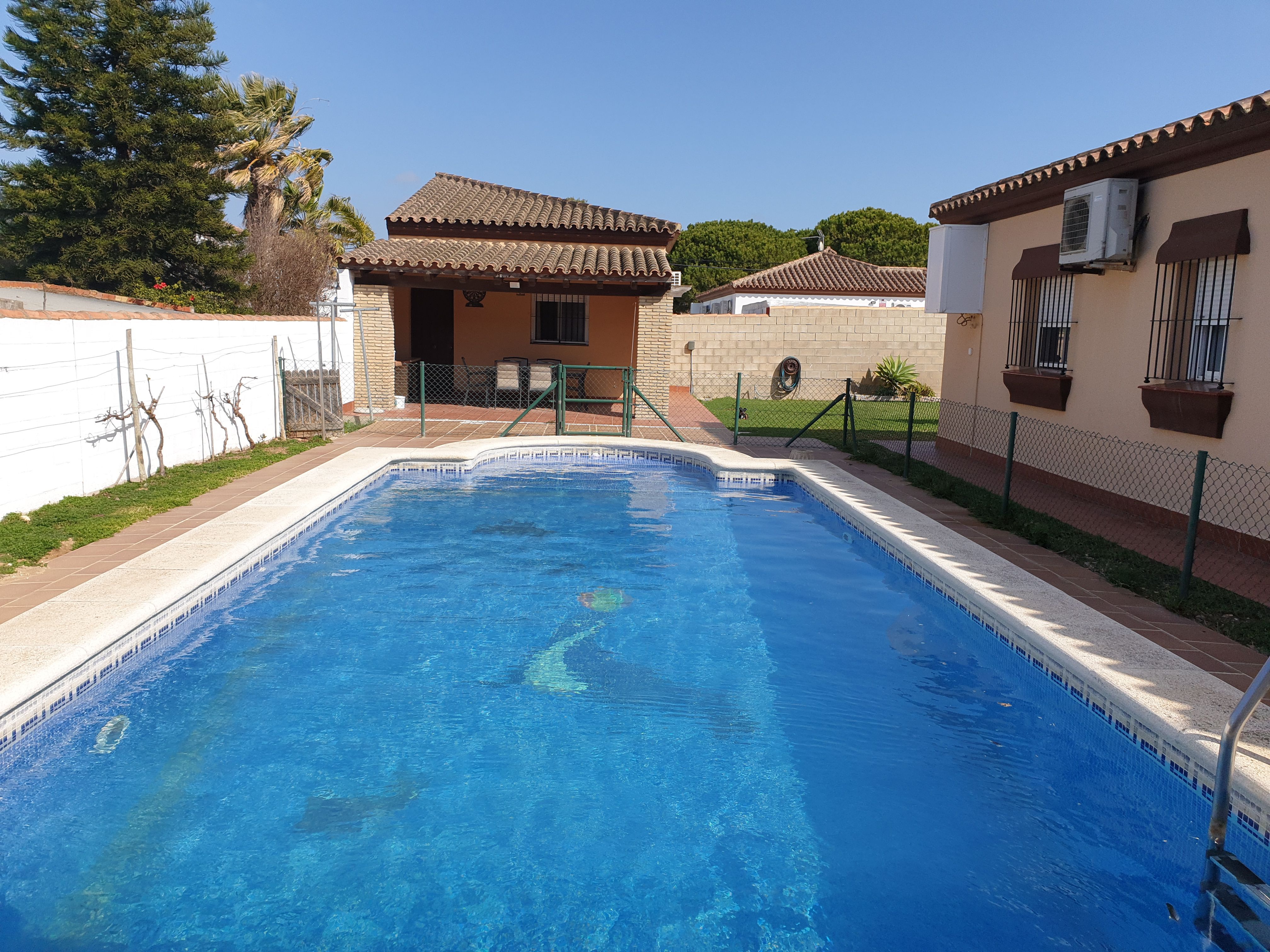 Swimming pool of House or chalet for sale in Chiclana de la Frontera  with Air Conditioner, Heating and Private garden