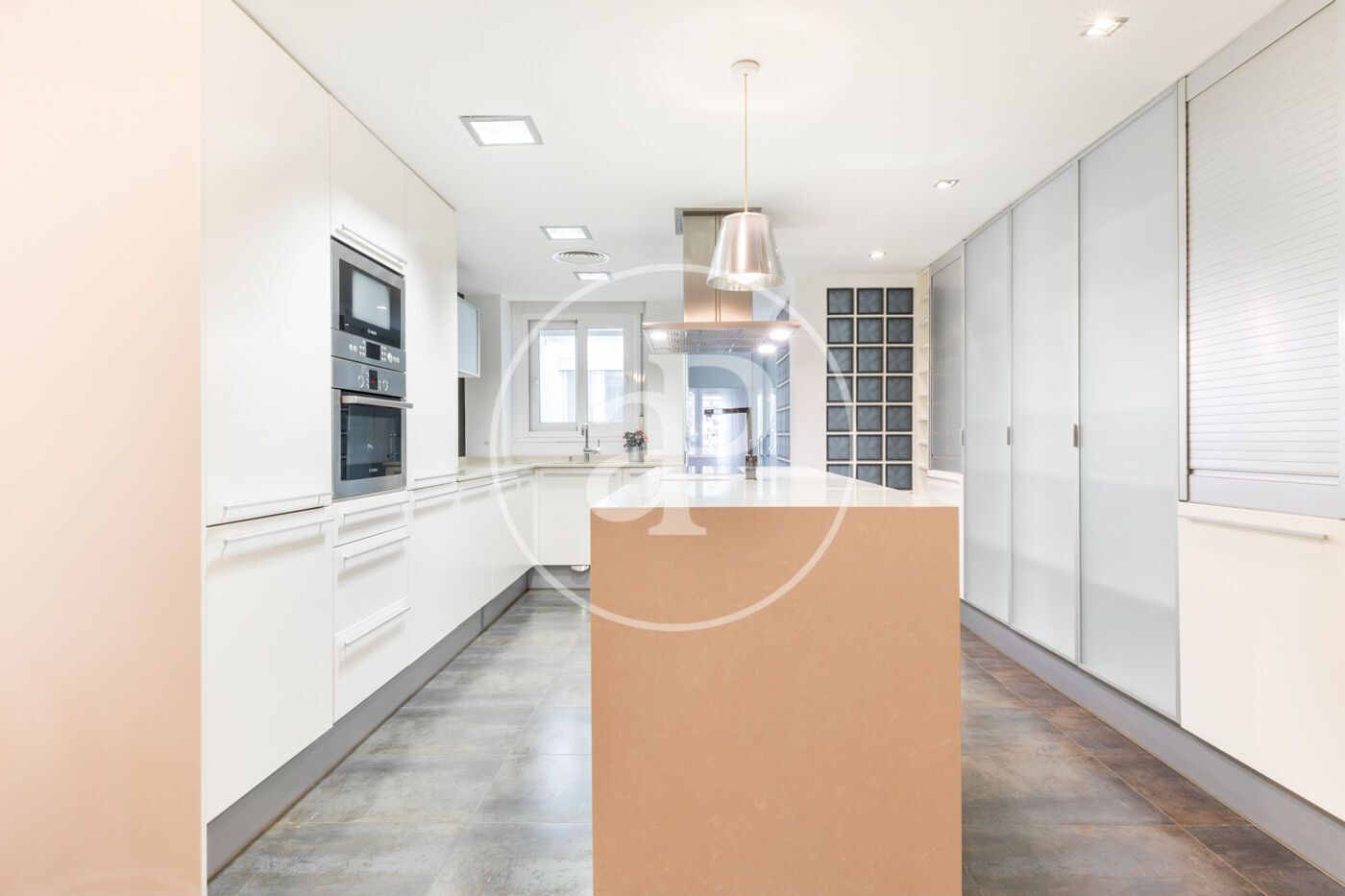 Single-family semi-detached to rent in C/ de la Reina, El Cabanyal - El Canyamelar