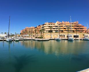 Vista exterior de Planta baixa en venda en Sotogrande amb Aire condicionat, Terrassa i Piscina