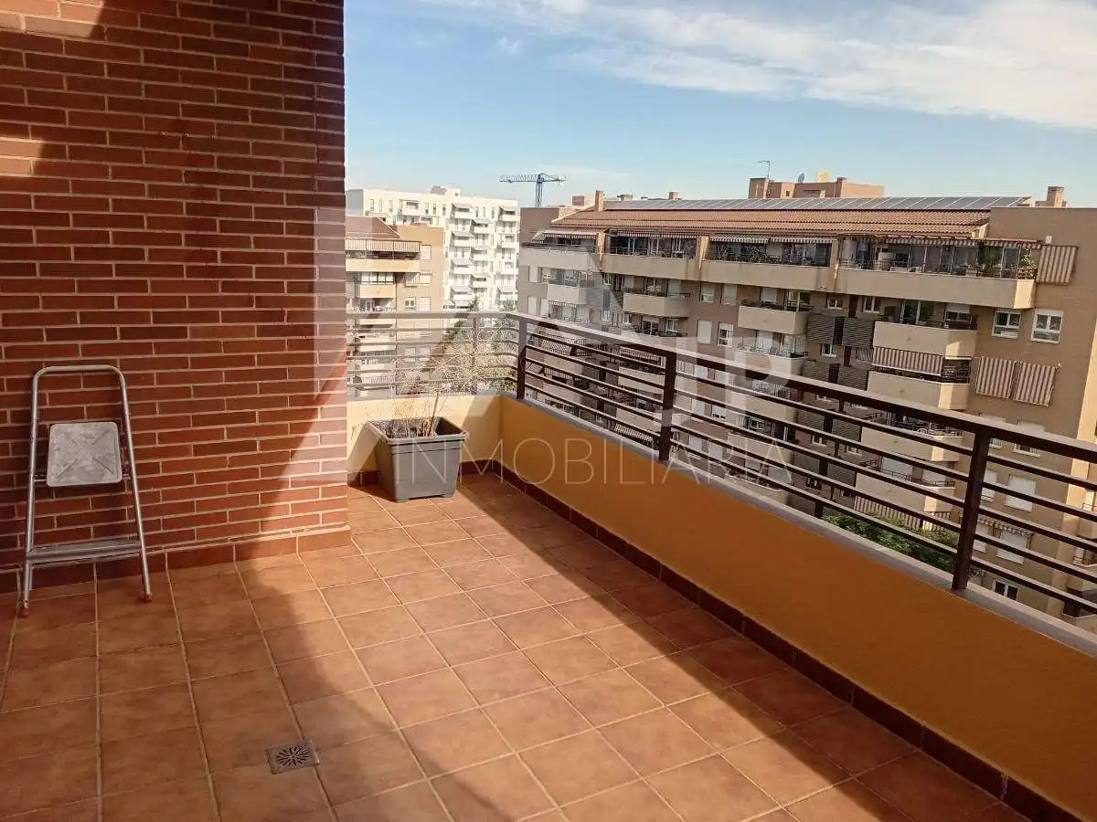 Dachboden zur Miete in Calle Mecina Bombarón, 7, Rosaleda - Juventud