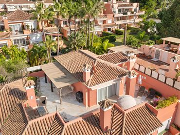 Àtic amb piscina en venda a Estepona Pueblo