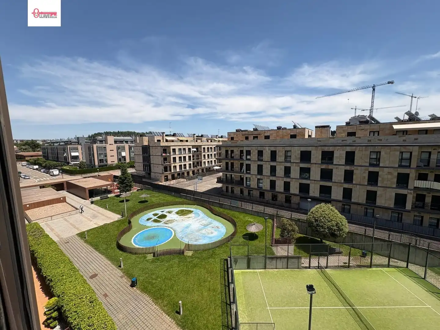 Vista exterior de Apartament en venda en Burgos amb Calefacció, Traster i Piscina comunitària