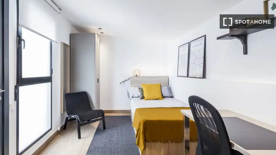 Habitación de Piso de alquiler en Valencia con Aire acondicionado, Calefacción y Amueblado