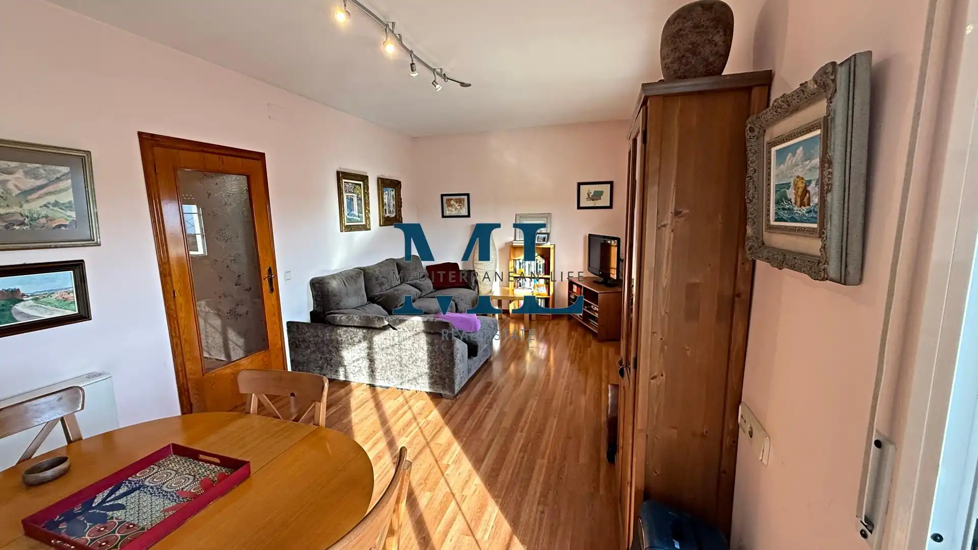 Sala d'estar de Casa o xalet en venda en Vilanova i la Geltrú amb Calefacció, Jardí privat i Piscina
