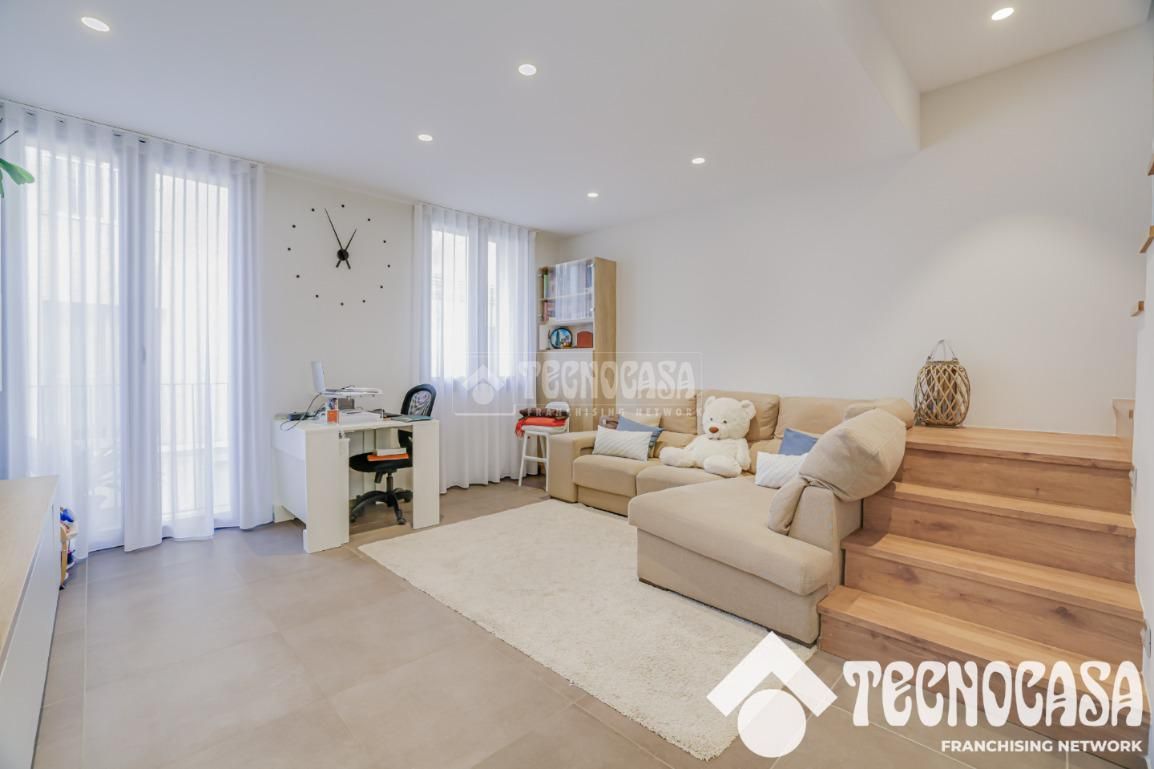 Sala d'estar de Casa adosada en venda en Mataró amb Aire condicionat, Calefacció i Parquet