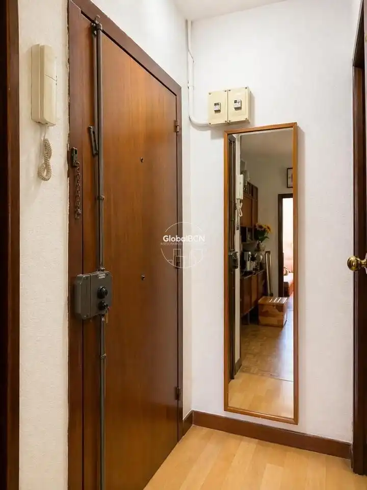 Flat for sale in Barcelona  with Air Conditioner